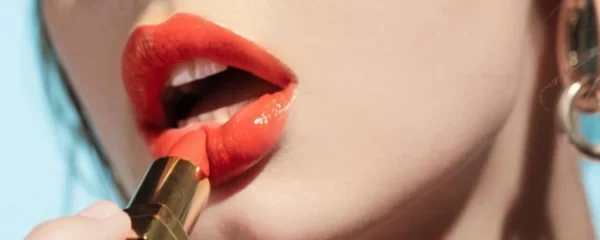 Porter un rouge à lèvres